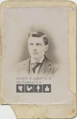 Jeune homme inconnu de la famille Dulac
