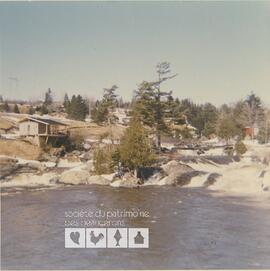 Chalet et rivière Calway