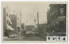Carte postale noir et blanc; rue Notre-Dame à Trois-Rivières